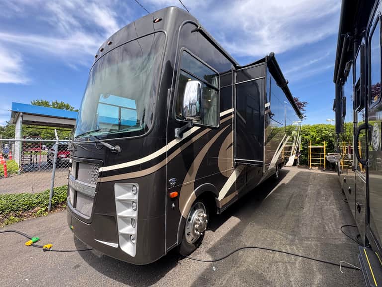 2022 Coachmen Encore 325SS featured photo